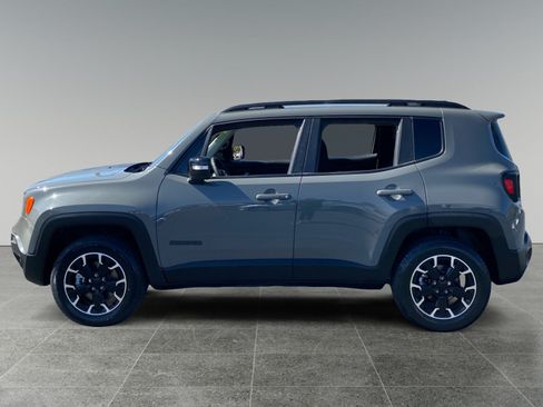 Used 2023 Jeep Renegade Latitude AWD/4WD image 2
