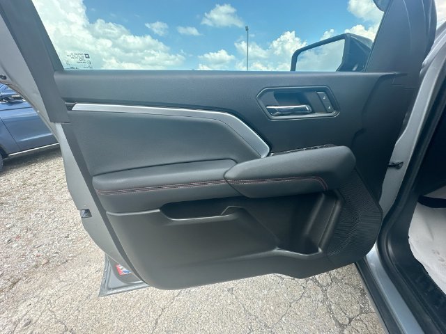 Used 2023 Chevrolet Colorado Z71 AWD/4WD image 32