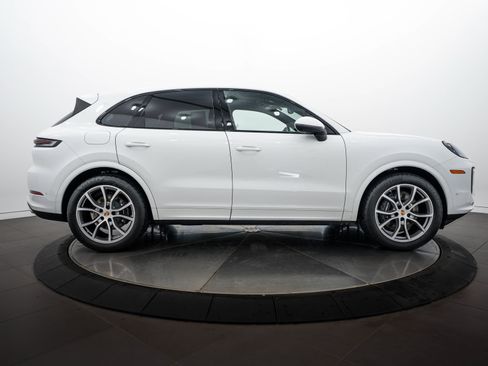 Certified 2026 Porsche Cayenne AWD/4WD image 8