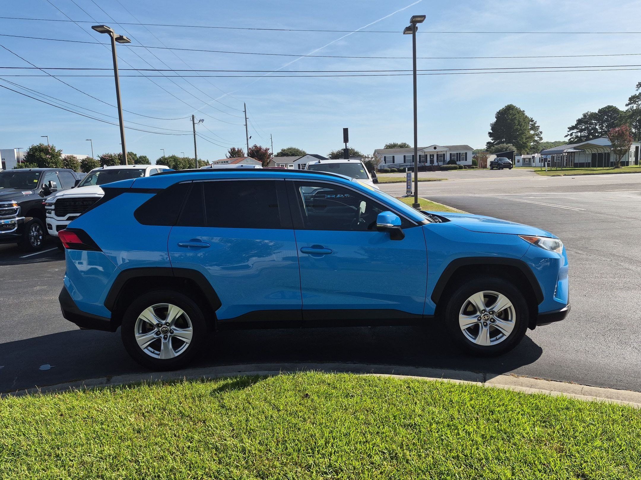 Used 2021 Toyota RAV4 XLE FWD image 4