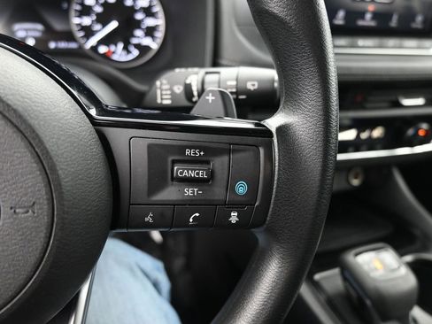 Used 2023 Nissan Rogue SV image 24