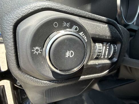 Used 2022 Jeep Wrangler Sport AWD/4WD image 18