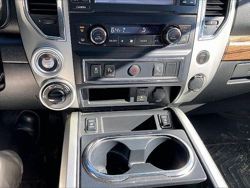 Used 2018 Nissan Titan SL image 15