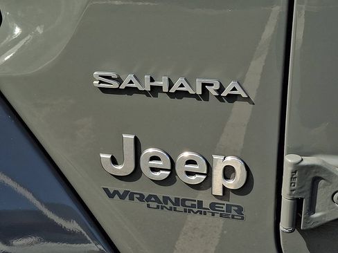 Used 2020 Jeep Wrangler Unlimited Sahara AWD/4WD image 30