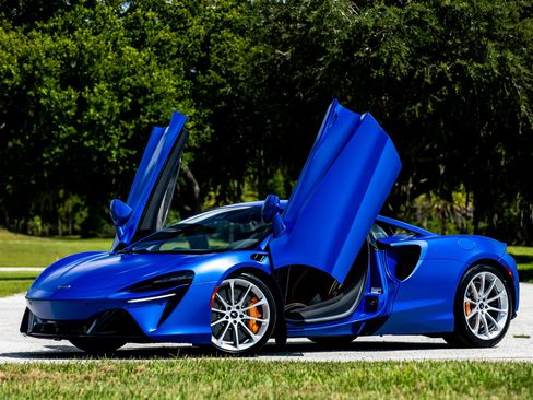 Used 2023 McLaren Artura PERFORMANCE image 24