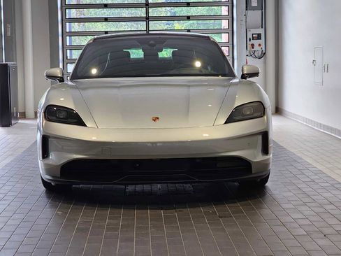 New 2025 Porsche Taycan image 10
