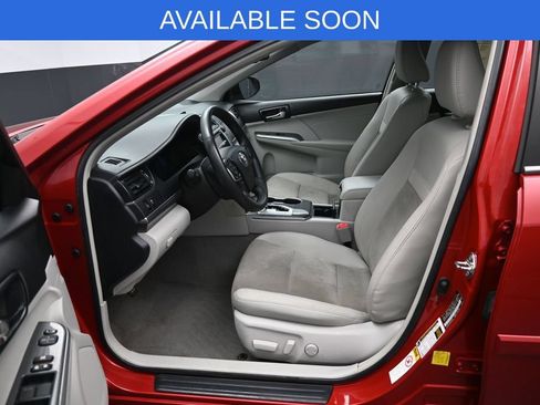 Used 2014 Toyota Camry XLE w/ Leather Package FWD image 9
