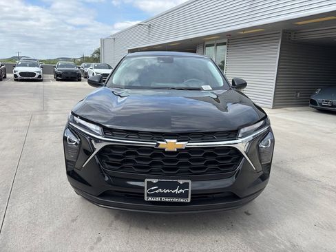 Used 2025 Chevrolet Trax LS FWD image 2