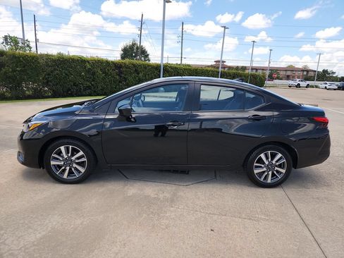 Used 2025 Nissan Versa SV FWD image 8