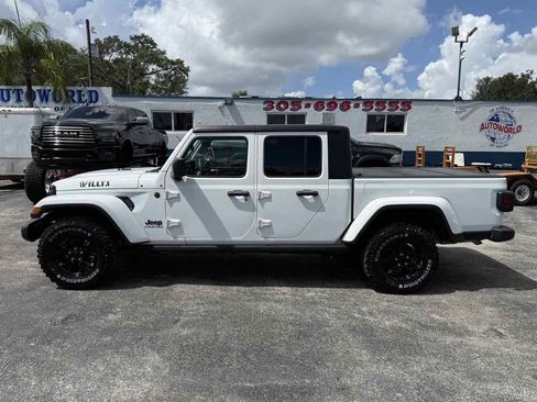 Used 2023 Jeep Gladiator Sport image 5