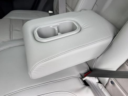 Used 2018 Honda CR-V Touring image 11