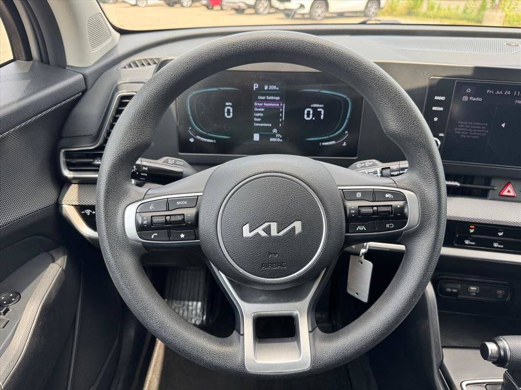 Used 2025 Kia Sportage LX AWD/4WD image 12