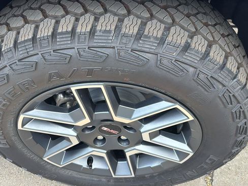 New 2026 GMC Terrain AT4 w/ LPO, Black Badging Package AWD/4WD image 12