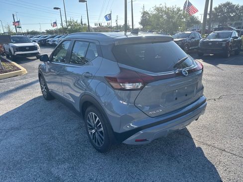 Used 2021 Nissan Kicks SV FWD image 9