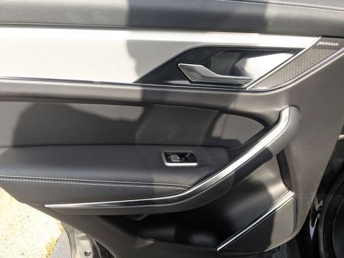 Used 2024 Jaguar F-PACE R-Dynamic S image 28