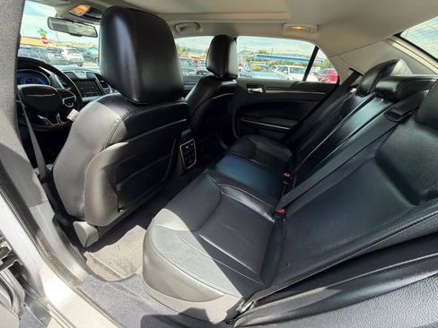 Used 2016 Chrysler 300 C RWD image 17