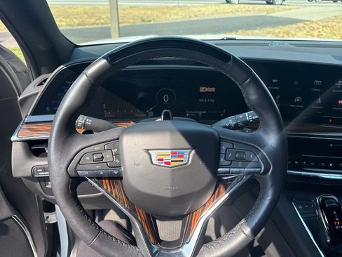 Used 2024 Cadillac Escalade Premium Luxury AWD/4WD image 2