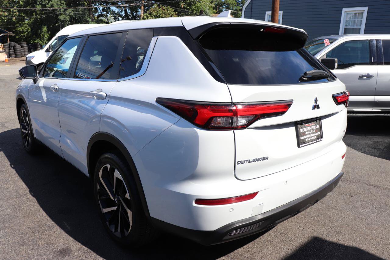 Used 2024 Mitsubishi Outlander FWD image 3