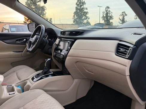 Used 2019 Nissan Rogue SV FWD image 19