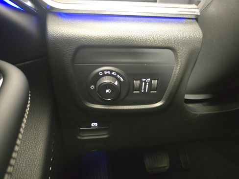 Used 2023 Jeep Grand Cherokee L Overland image 31