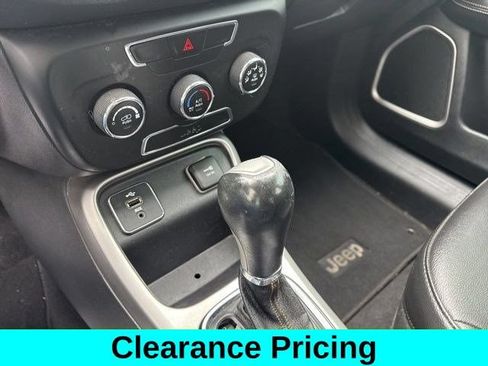 Used 2018 Jeep Compass Latitude FWD image 23