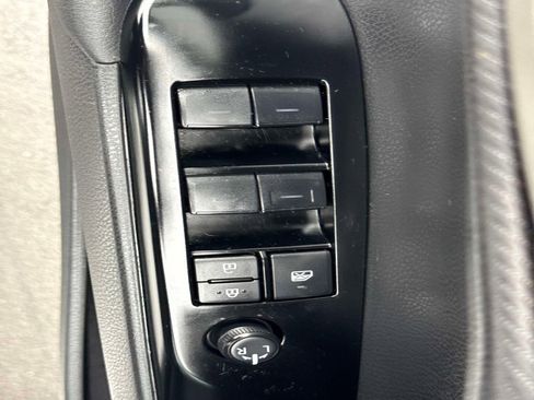 Used 2025 Toyota Camry SE image 19