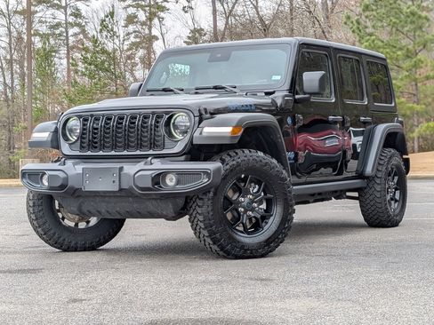 Used 2025 Jeep Wrangler Willys image 4