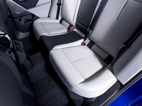 Used 2025 BMW M5 w/ Carbon Package image 26