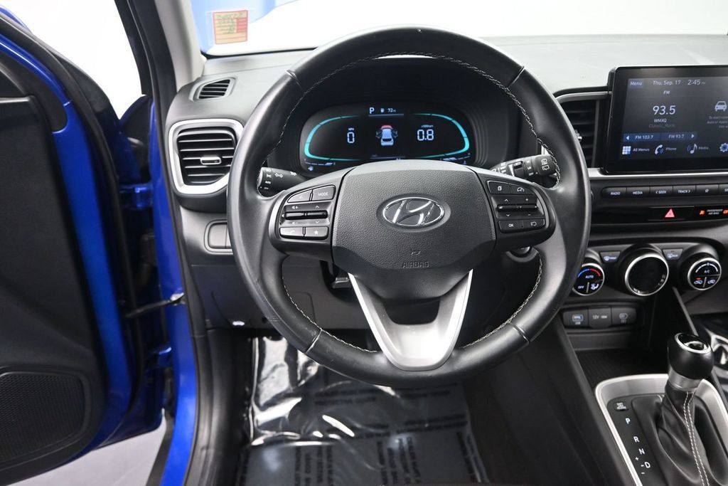 Used 2024 Hyundai Venue SEL FWD image 31