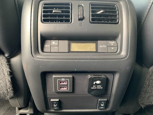 Used 2018 Nissan Pathfinder SL AWD/4WD image 33