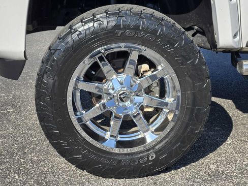 Used 2009 Chevrolet Silverado 1500 LT w/ Texas Edition AWD/4WD image 13