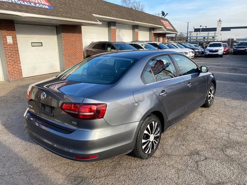 Used 2017 Volkswagen Jetta S w/ Jetta S Cold Weather Package image 9