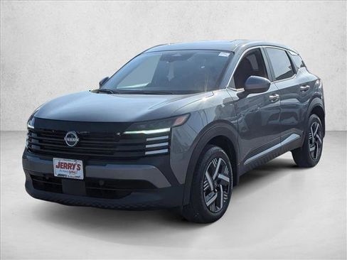 Used 2025 Nissan Kicks SV w/ Charging Package image 3