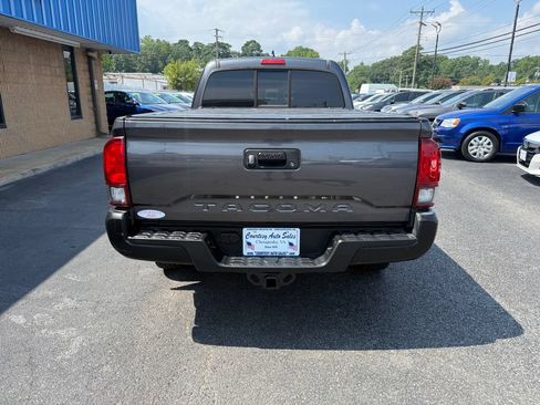 Used 2018 Toyota Tacoma SR5 RWD image 6