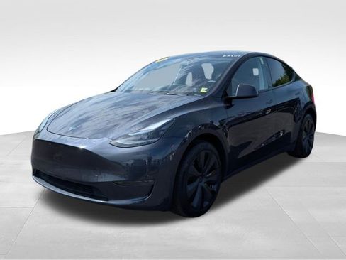 Used 2024 Tesla Model Y Long Range AWD/4WD image 3