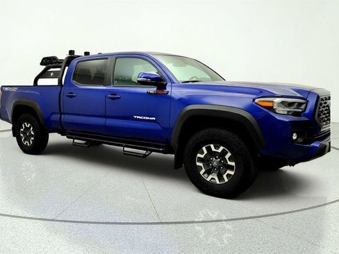 Used 2022 Toyota Tacoma TRD Off-Road w/ TRD Premium Off Road Package AWD/4WD image 3