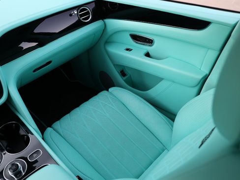 Used 2021 Bentley Bentayga image 24