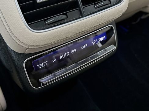 Used 2025 Mercedes-Benz GLS 450 4MATIC image 27