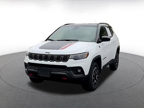 Used 2025 Jeep Compass Trailhawk AWD/4WD image 6