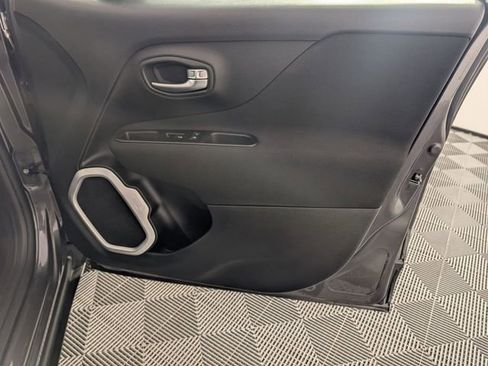 Used 2021 Jeep Renegade Latitude w/ Convenience Group image 32