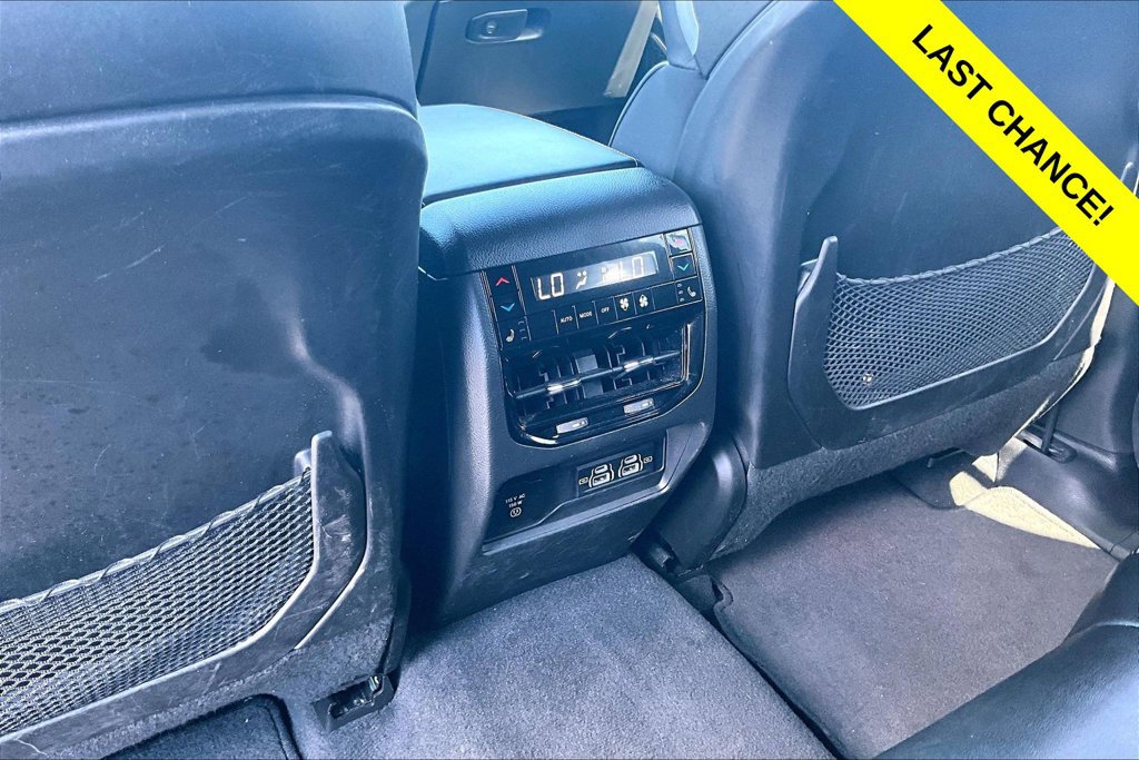 Used 2023 Jeep Grand Cherokee Overland w/ Luxury Tech Group IV AWD/4WD image 33