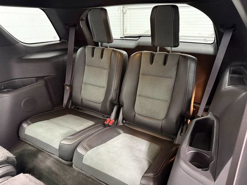 Used 2015 Ford Explorer XLT w/ Equipment Group 202A AWD/4WD image 13