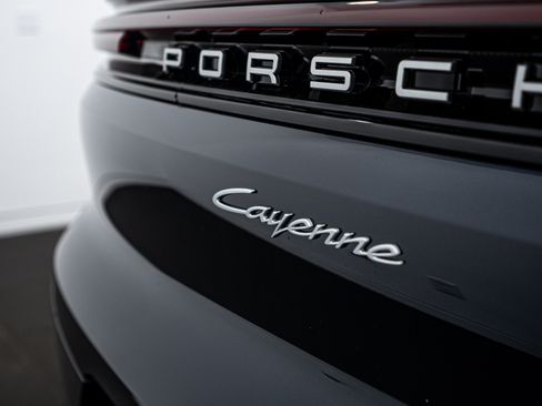 Certified 2025 Porsche Cayenne image 27