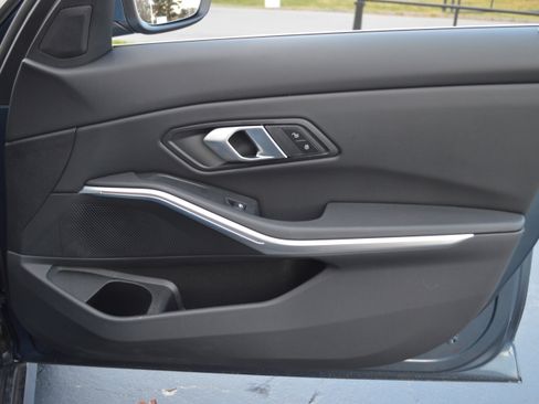 Used 2025 BMW 330i Sedan w/ Convenience Package image 35