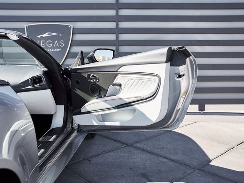 Used 2023 Aston Martin DBS Volante image 32