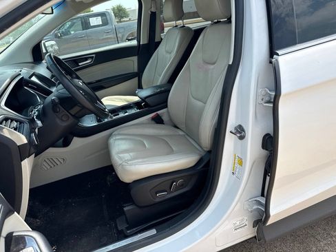 Used 2019 Ford Edge Titanium FWD image 11