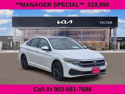 Used 2023 Volkswagen Jetta SE w/ Panoramic Sunroof Package