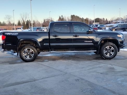 Used 2017 Toyota Tacoma TRD Sport image 5