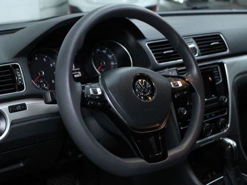 Used 2016 Volkswagen Passat 1.8T S image 11