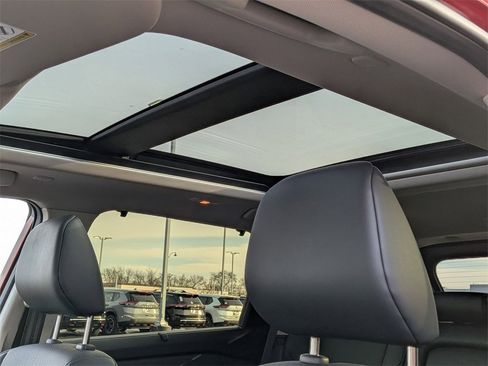 Used 2024 Nissan Rogue SV w/ SV Premium Package image 12